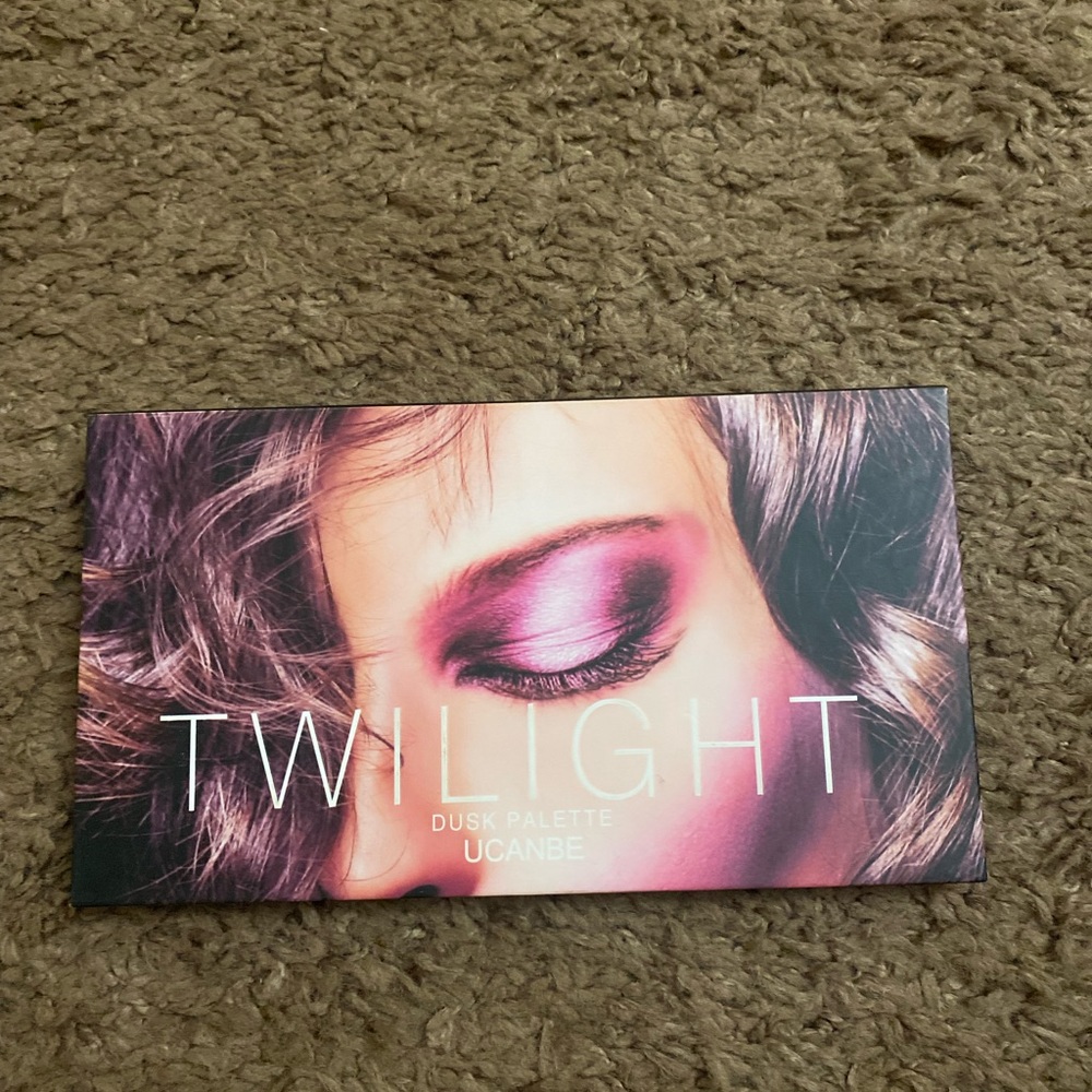 Never used Twilight Dusk palette from UCANBE.